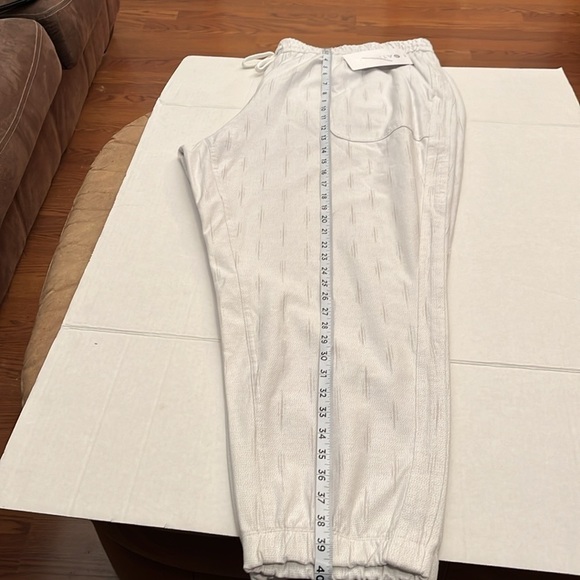NWT-ATHLETA-W 24-white and gray-Farallon jogger. elastic & drawstring waistband. - Picture 11 of 13